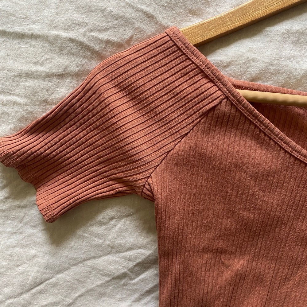 Aritzia Wilfred Free Pink Short Sleeve Bodysuit Size Medium - Picture 4 of 4
